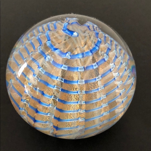 HAND BLOWN PAPERWEIGHT BLUE RIBBON/ GOLD METALLIC - Picture 2 of 8